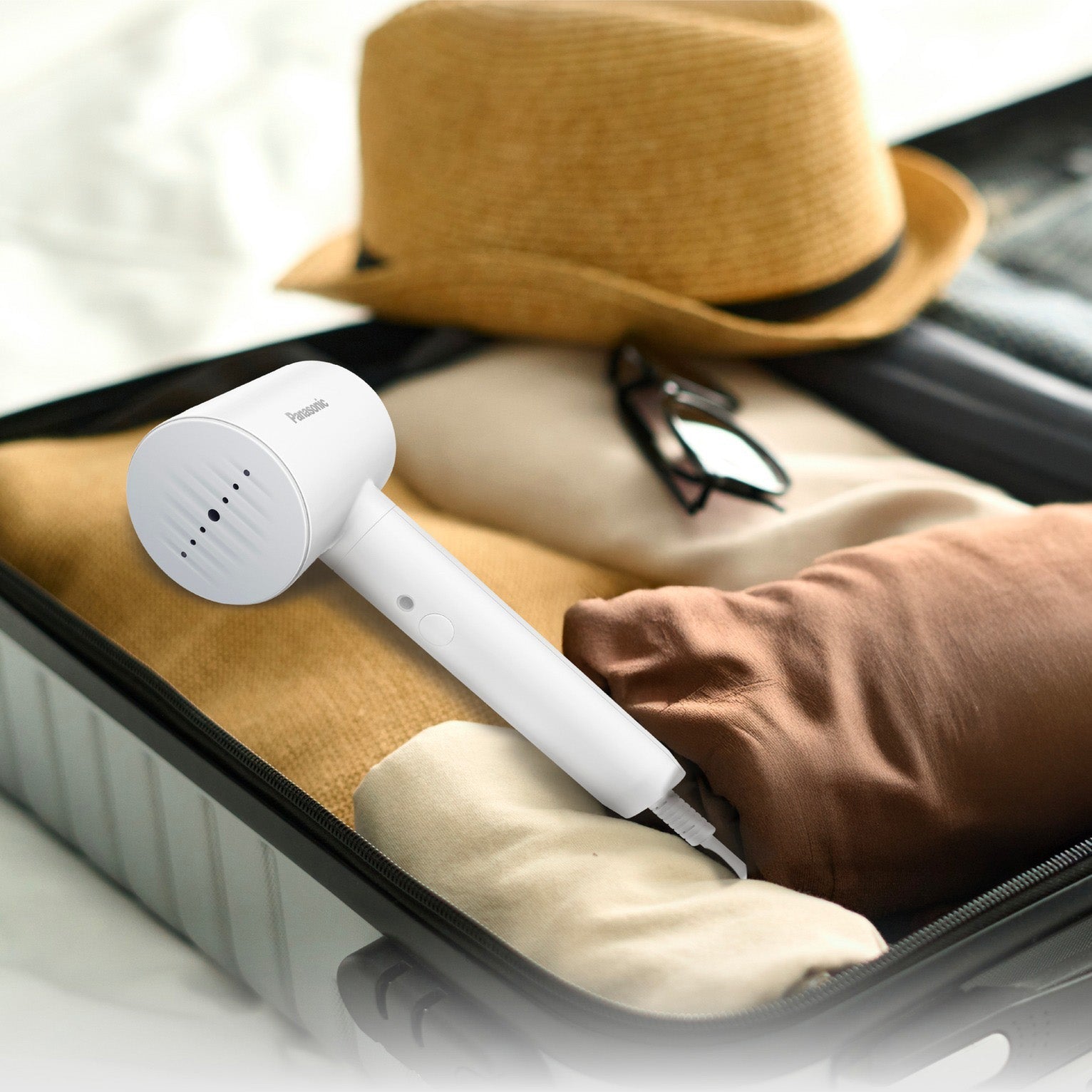 Panasonic 輕巧型蒸氣掛熨機｜NI-GHD021  (1570W)